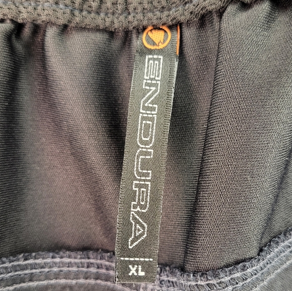 Endura Humvee Biking Cargo Shorts size XLarge in Black Camo w Belt - Picture 12 of 15